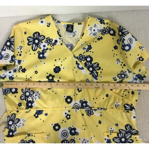 Cherokee Scrub Top Women Size XL Yellow w Black White Flowers Pockets Tie Back - Picture 10 of 14